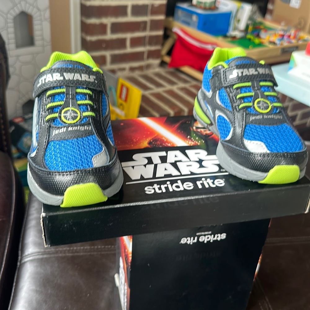 Stride Rite Star Wars Sneakers Sz 10.5 New In Box.